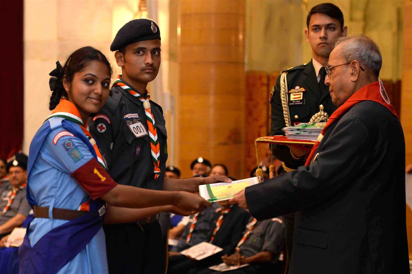 The President of India, Shri Pranab Mukherjee presenting the Rashtrapati Scouts and Guides Award Certificates for the Year 2015 at Rashtrapati Bhavan on December 5, 2016. 