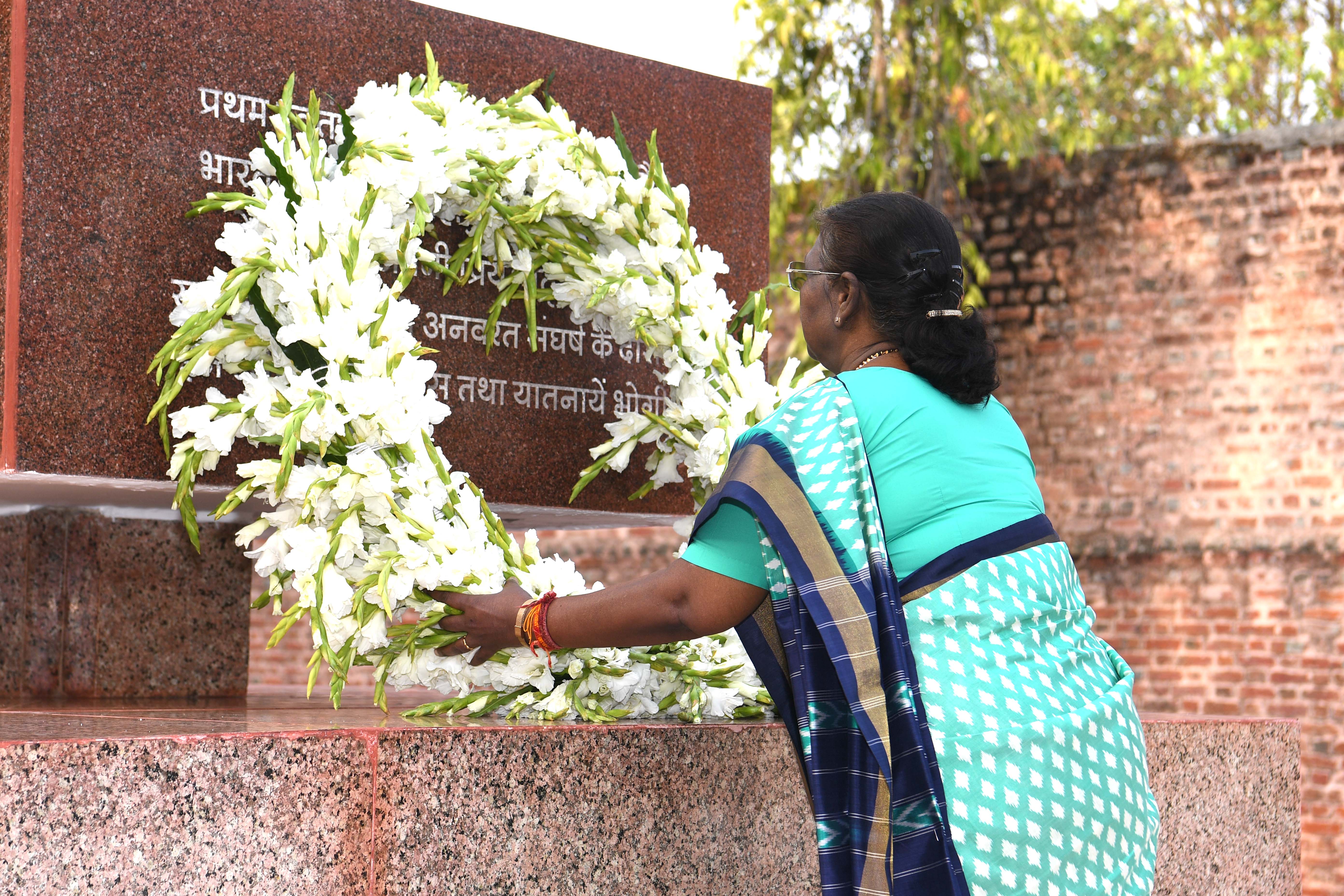 The President of India, Smt Droupadi Murmu laid a wreath at the Martyr’s Column in Port Blair on February 19, 2024.