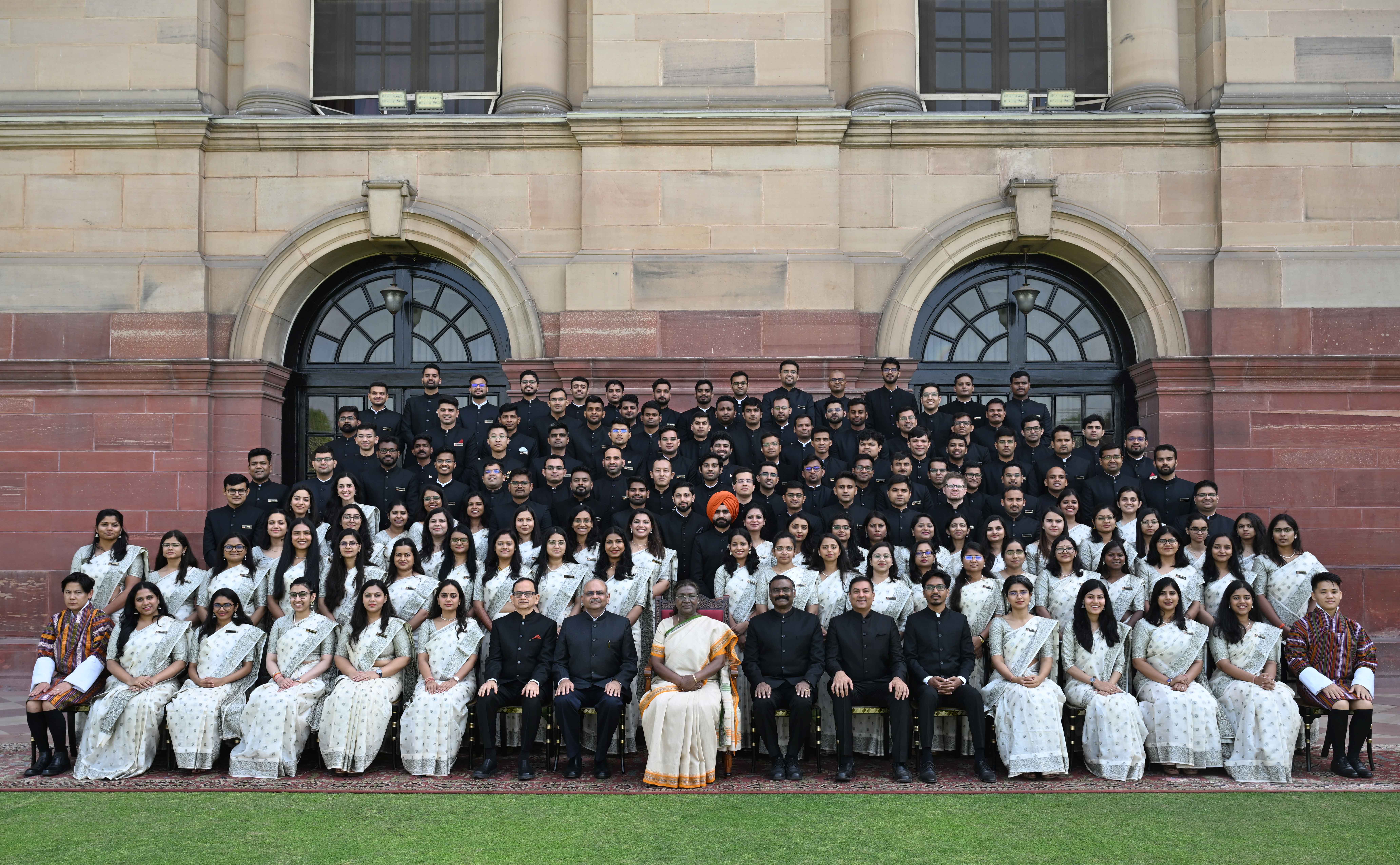 The officer trainees of Indian Revenue Service (78th batch) called on the President of India, Smt Droupadi Murmu at Rashtrapati Bhavan on March 4, 2025.