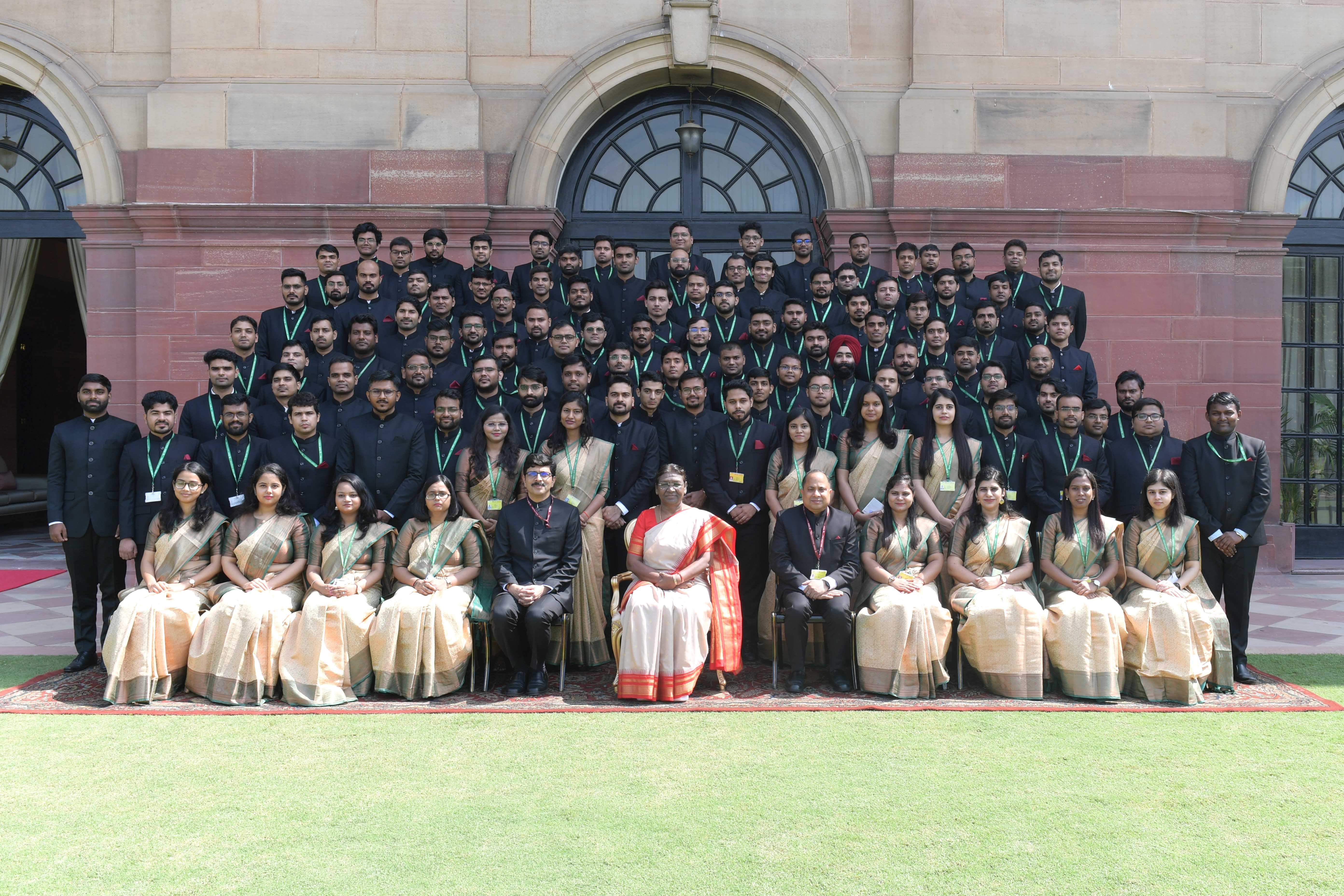 Officers of Central Power Engineering Service (2018, 2020 and 2021 batches) called on the President of India, Smt Droupadi Murmu at Rashtrapati Bhavan on October 5, 2023.