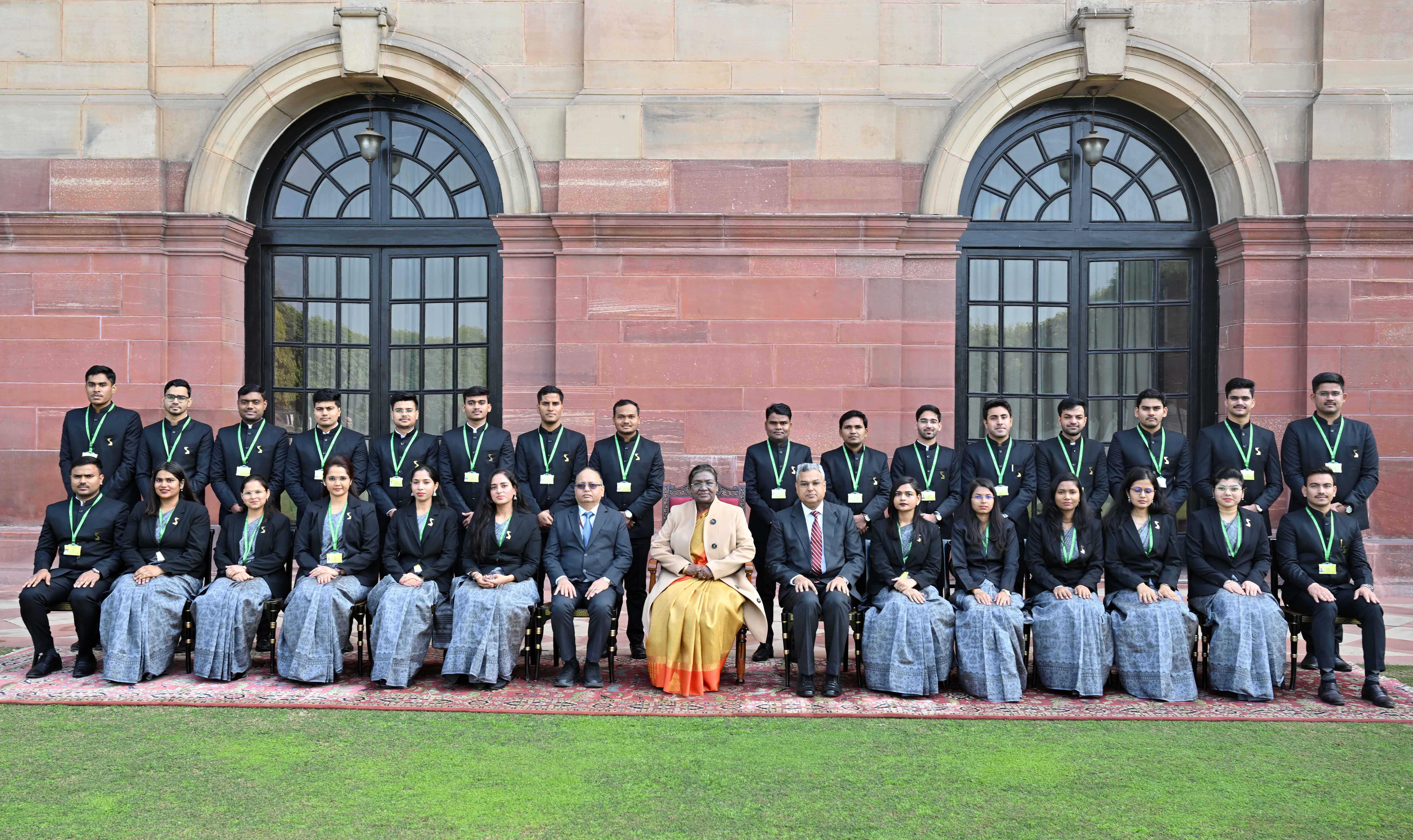 A group of Indian Statistical Service (ISS) probationers (2024 batch) called on the President of India, Smt Droupadi Murmu at Rashtrapati Bhavan on January 14, 2025.