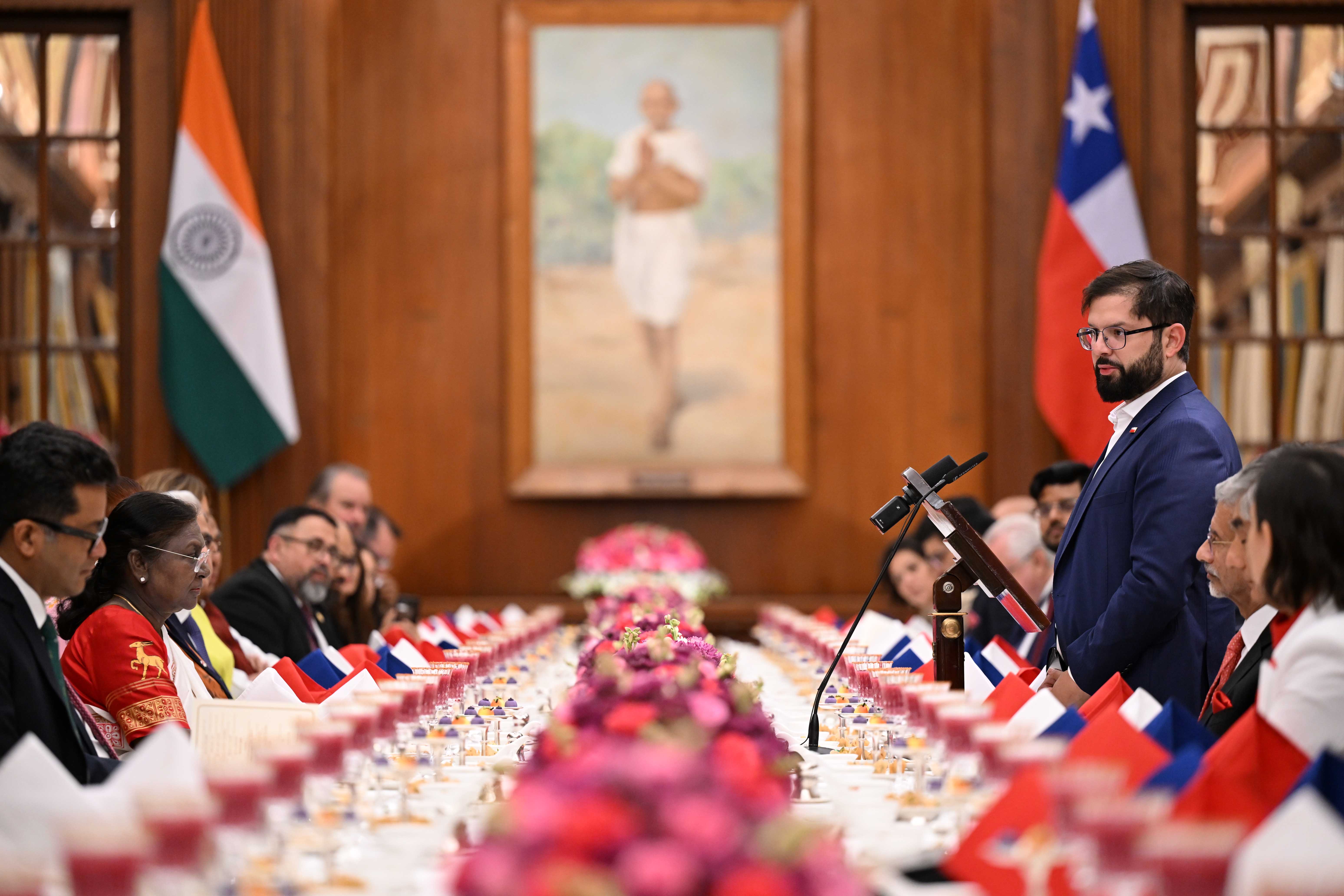 The President of India, Smt Droupadi Murmu received H.E. Mr Gabriel Boric Font, President of the Republic of Chile at Rashtrapati Bhavan on April 1, 2025.