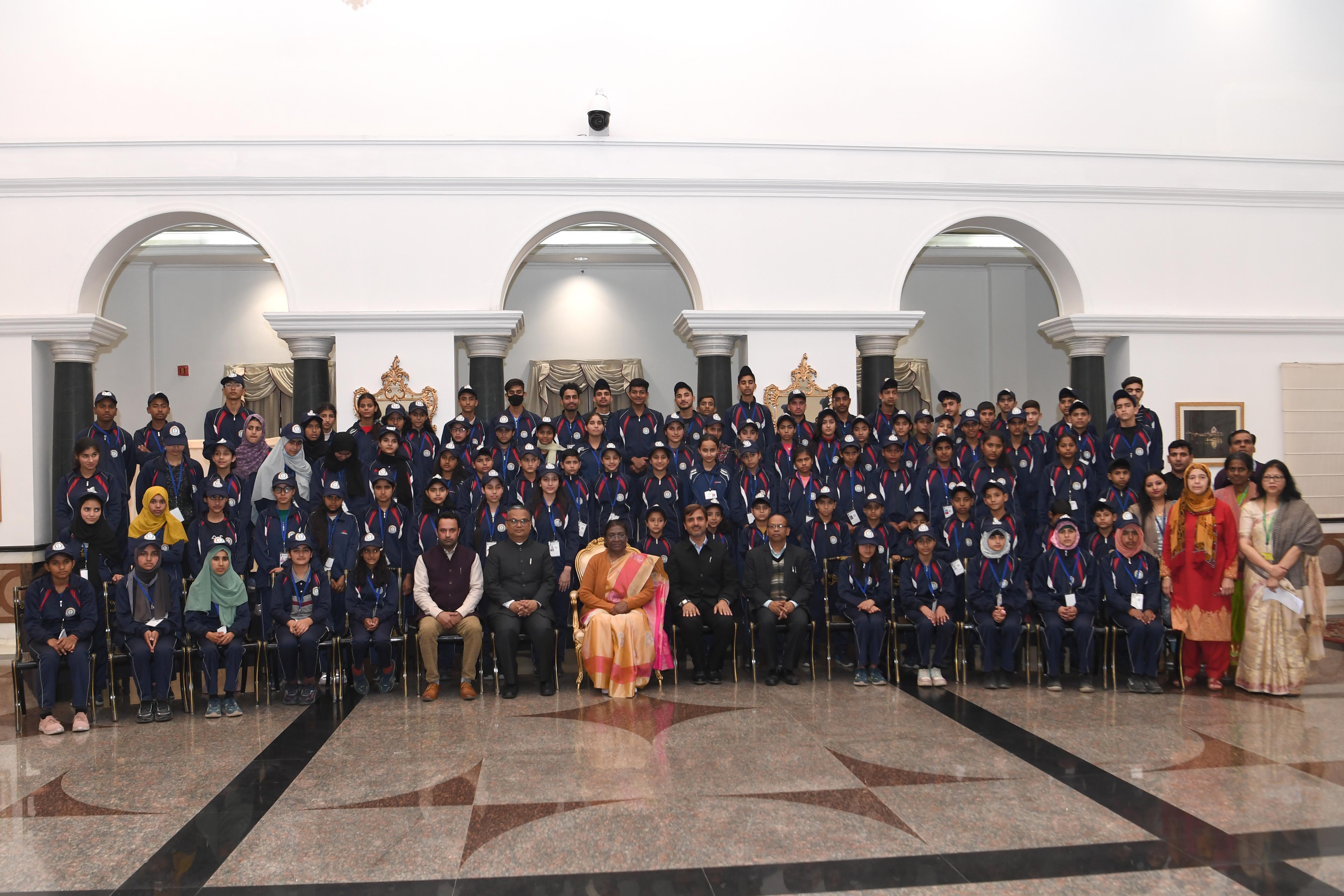 A youth delegation from Jammu and Kashmir attending the programme ‘Watan ko Jano’ called on the President of India, Smt Droupadi Murmu at Rashtrapati Bhavan on December 25, 2023.
