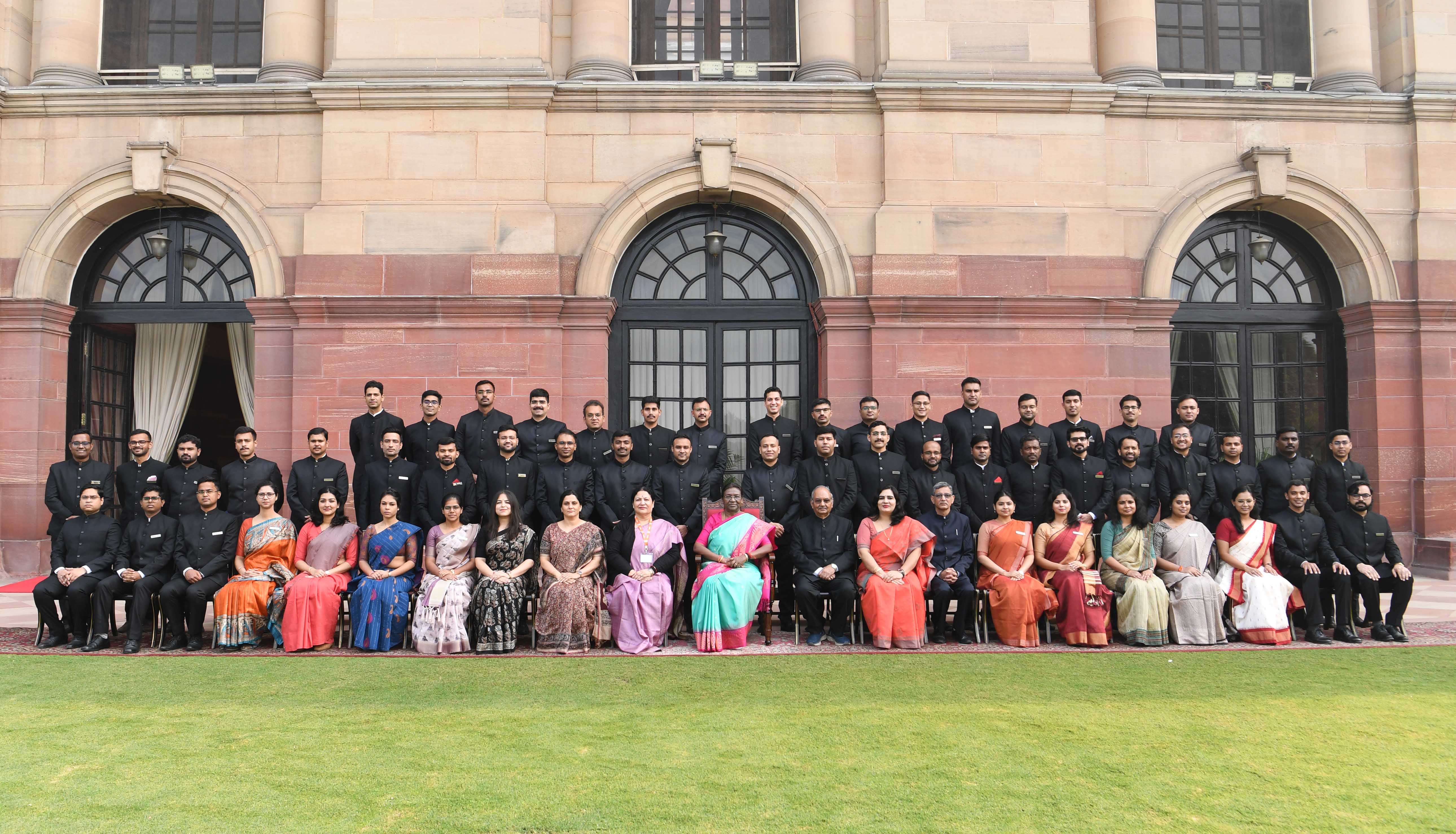 A group of officer trainees undergoing 98th Special Foundation Course at HIPA, Gurugram called on the President of India, Smt Droupadi Murmu at Rashtrapati Bhavan on November 24, 2023.
