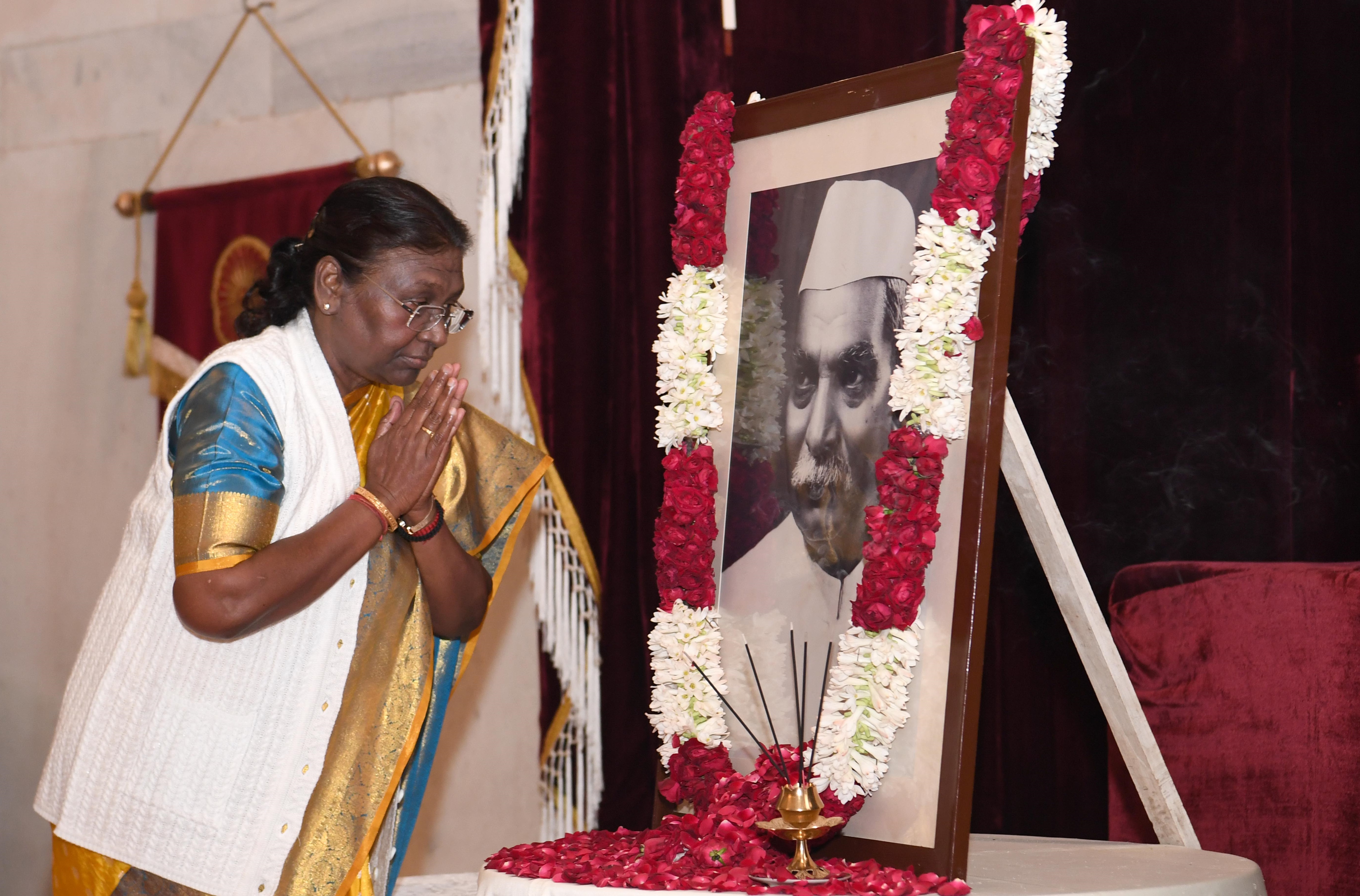 The President of India, Smt Droupadi Murmu paid floral tributes to Dr Rajendra Prasad, the first President of India on his birth anniversary at Rashtrapati Bhavan on December 3, 2023.