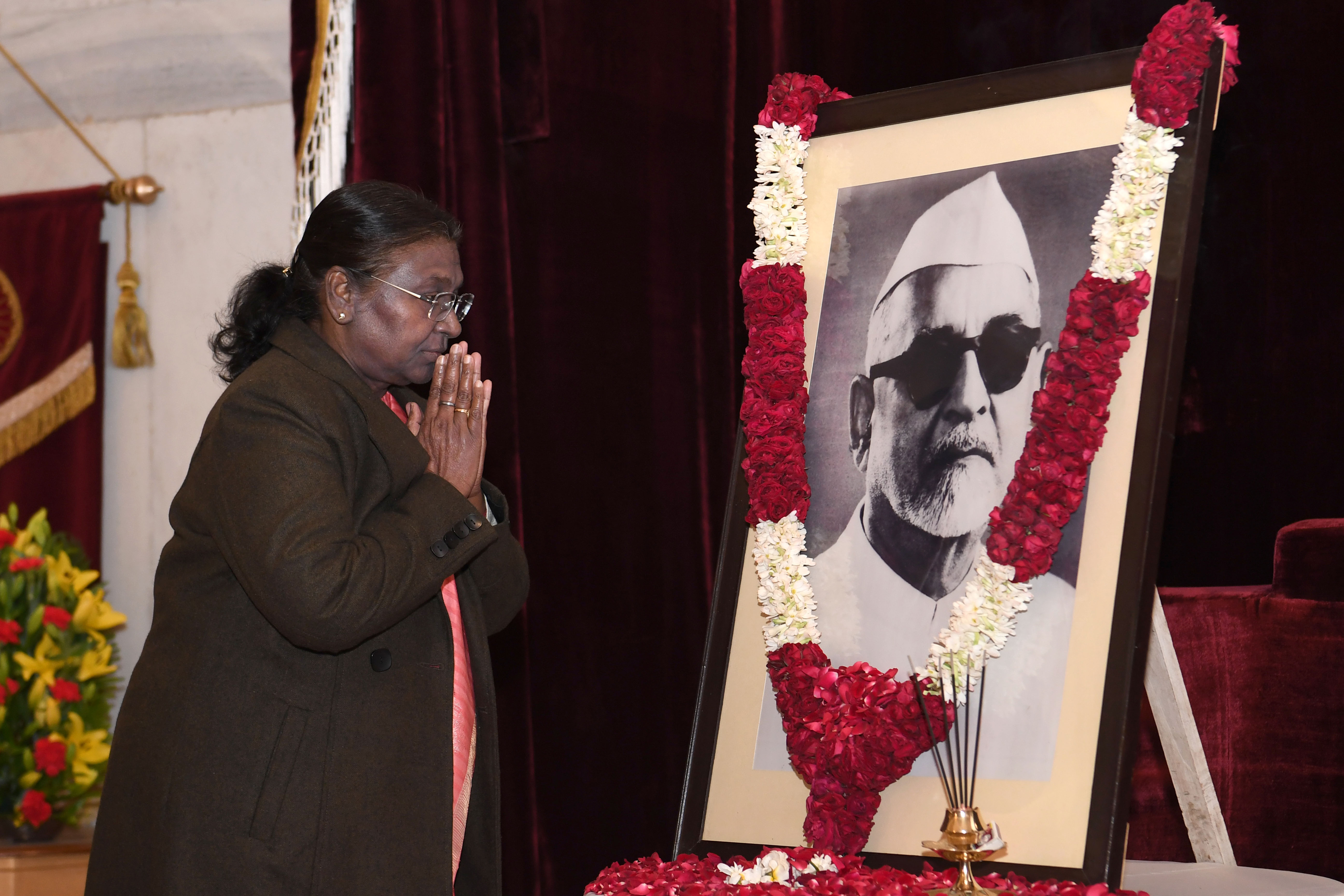 The President of India, Smt Droupadi Murmu paid floral tributes to Dr Zakir Hussain, former President of India, on his birth anniversary at Rashtrapati Bhavan on February 8, 2024.