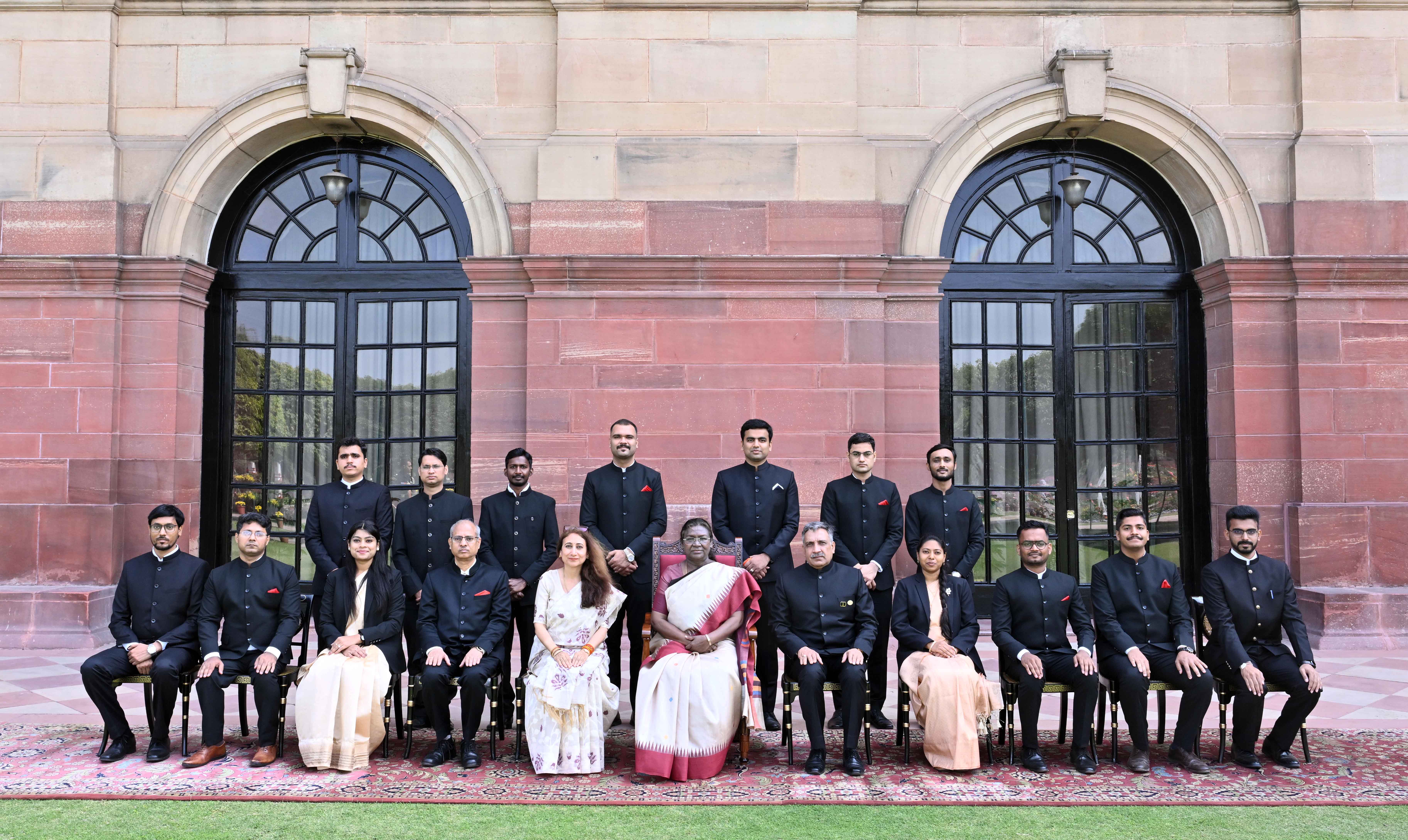 The officer trainees of Indian Naval Material Management Service and Indian Naval Armament Service called on the President of India, Smt Droupadi Murmu at Rashtrapati Bhavan on March 17, 2025.
