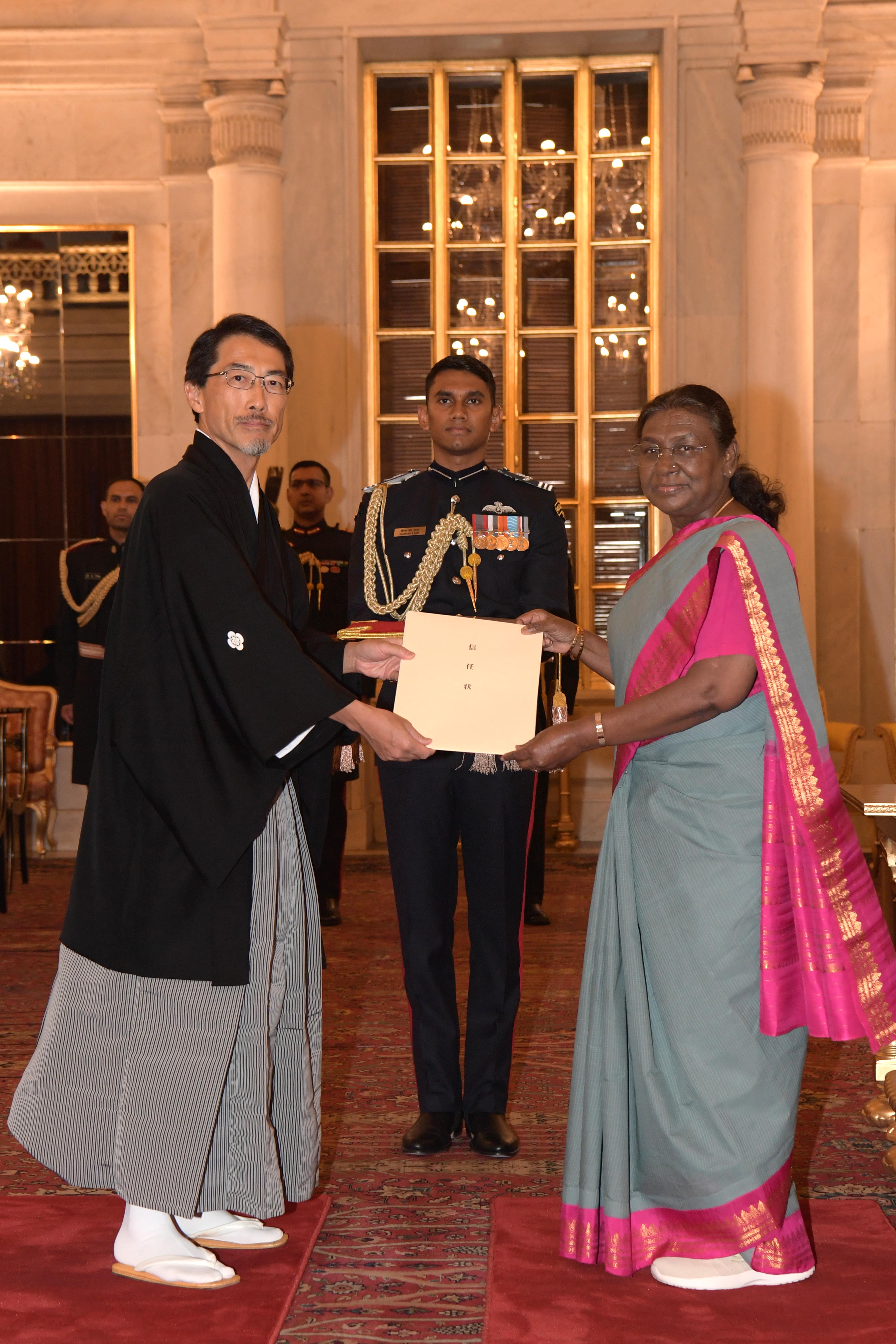 H.E. Mr Ono Keiichi, Ambassador of Japan presenting credentials to the President of India, Smt Droupadi Murmu at a ceremony held at Rashtrapati Bhavan on November 25, 2024.
