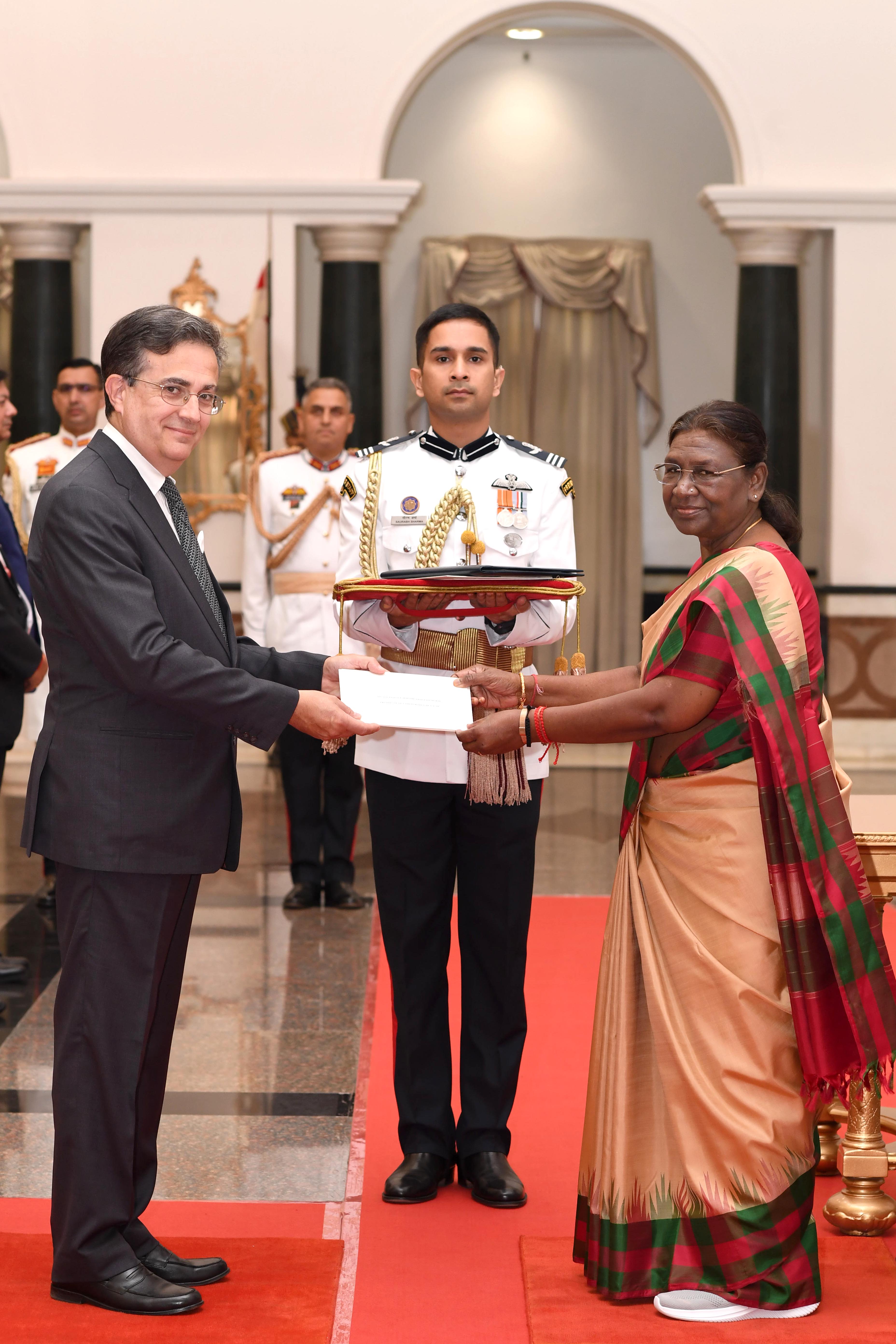 H.E. Mr Thierry Mathou, Ambassador of France presenting credentials to the President of India, Smt Droupadi Murmu at Rashtrapati Bhavan on October 23, 2023.