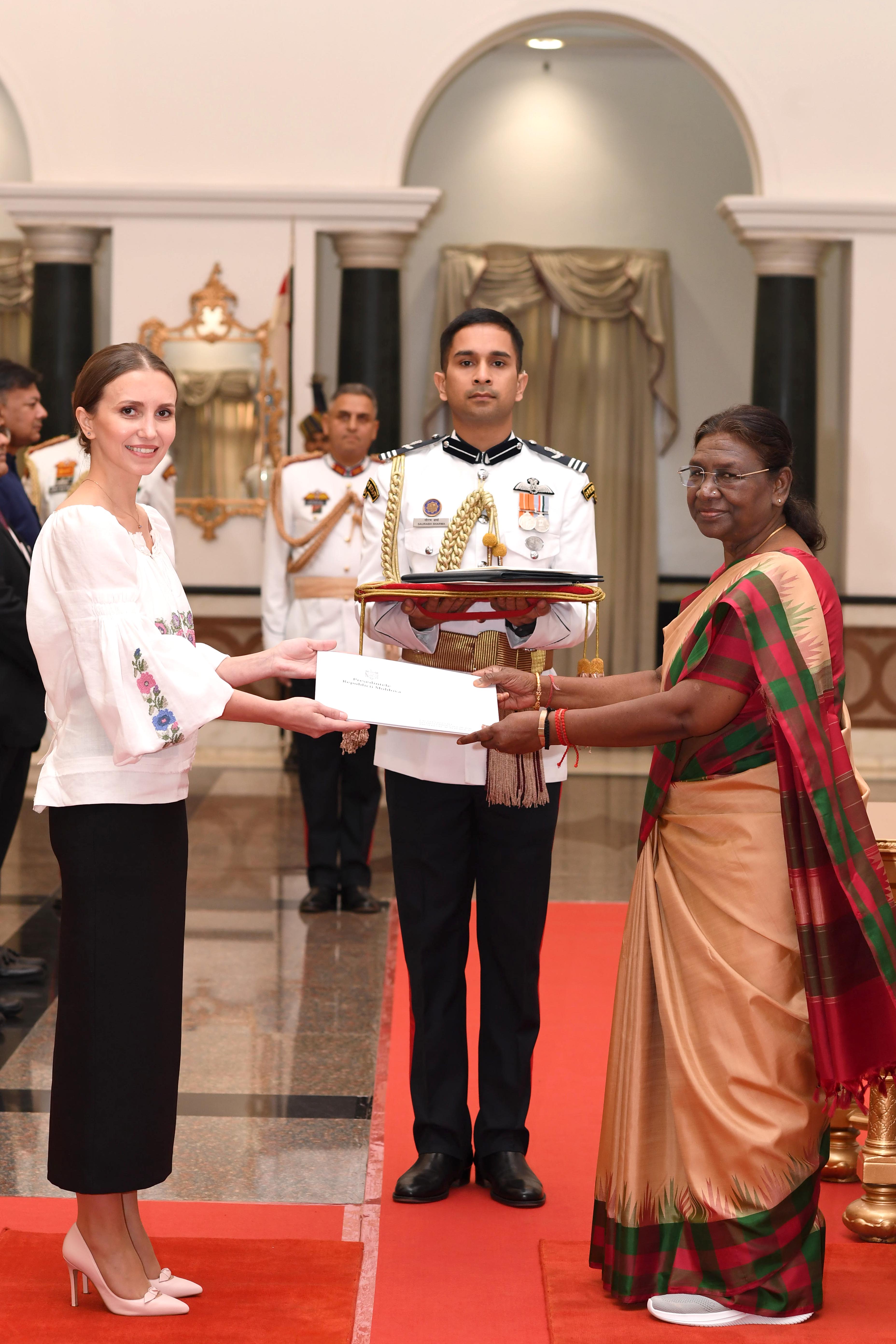 H.E. Mrs Ana Taban, Ambassador of the Republic of Moldova presenting credentials to the President of India, Smt Droupadi Murmu at Rashtrapati Bhavan on October 23, 2023.