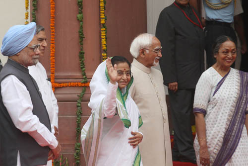 The President of India, Smt. Pratibha Devisingh Patil in Parliament on July 23, 2012 on the occasion of the farewell function there. Also seen (left to right) are the Prime Minister of India, Dr. Manmohan Singh, the Vice President of India, Shri Hamid Ans