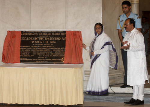 The President of India, Smt. Pratibha Devisingh Patil symbolically inaugurating the New Administrative Building and Training Centre of the Krishi Vigyan Kendra, Madhubani from Rashtrapati Bhavan on July 13, 2012.