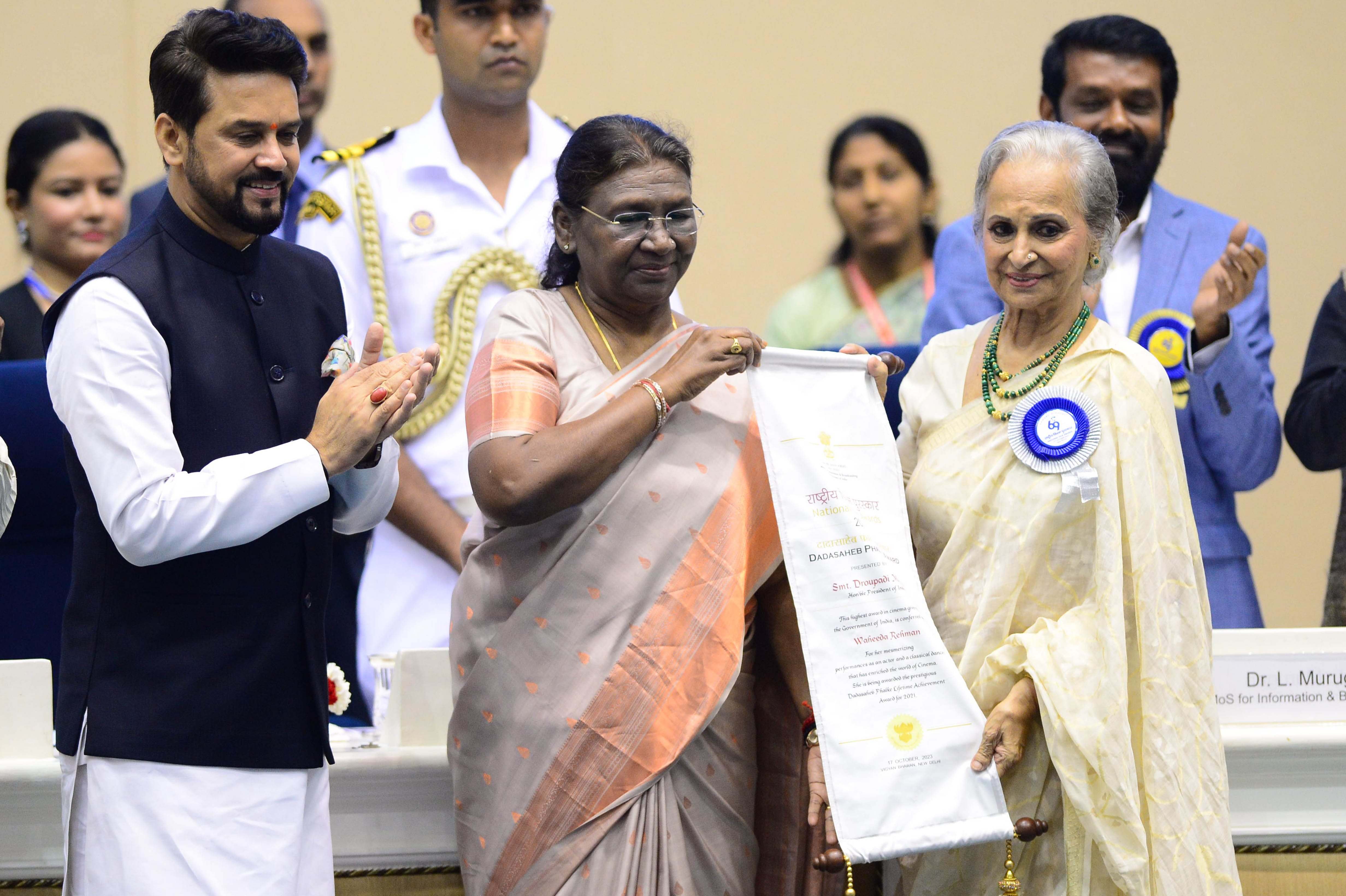 The President of India, Smt Droupadi Murmu conferred Dadasaheb Phalke Lifetime Achievement Award for the year 2021 on Ms Waheeda Rehman on October 17, 2023.