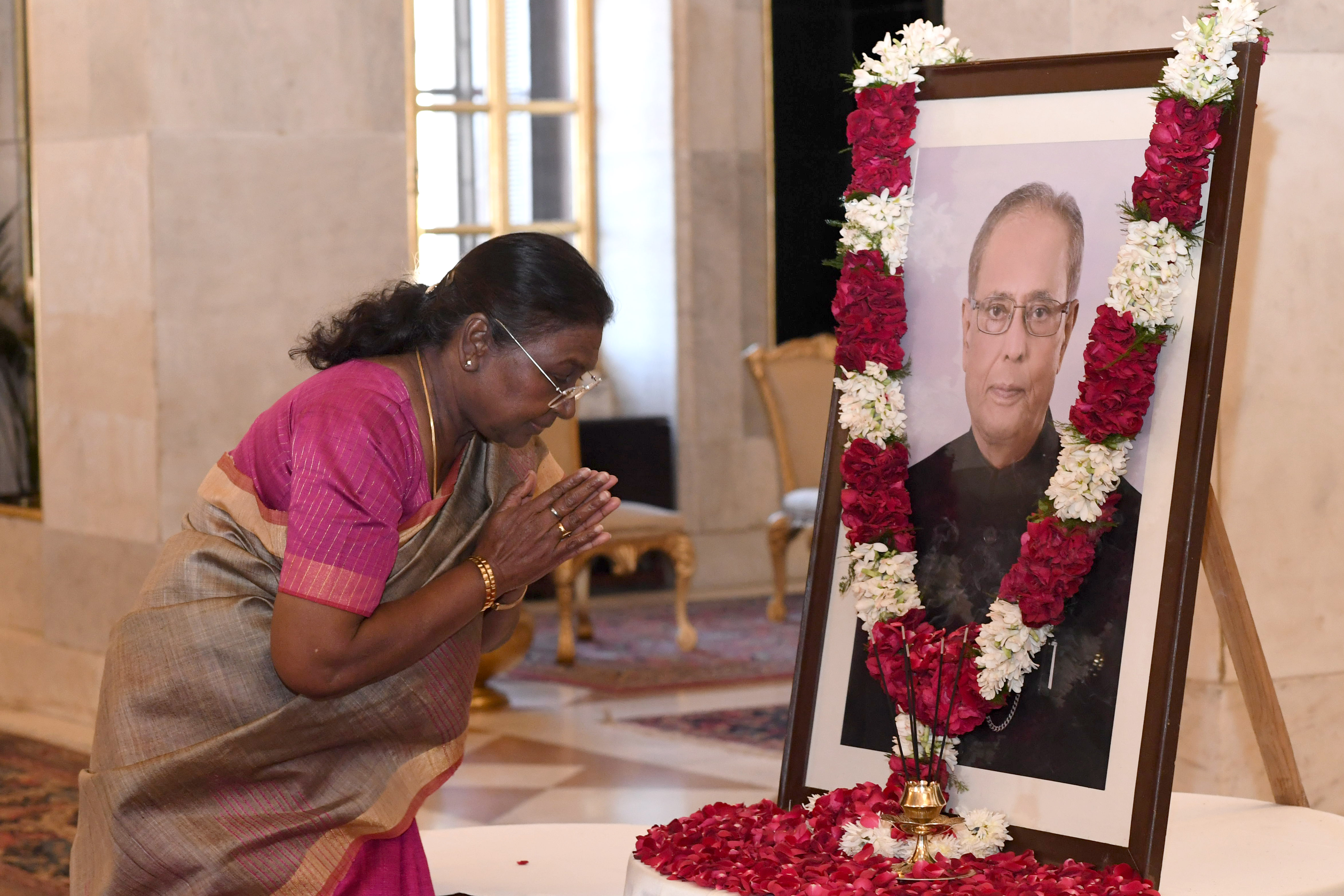 The President of India, Smt Droupadi Murmu paid floral tributes to Shri Pranab Mukherjee, former President of India, on his birth anniversary on December 11, 2024 at Ashok Mandap, Rashtrapati Bhavan.