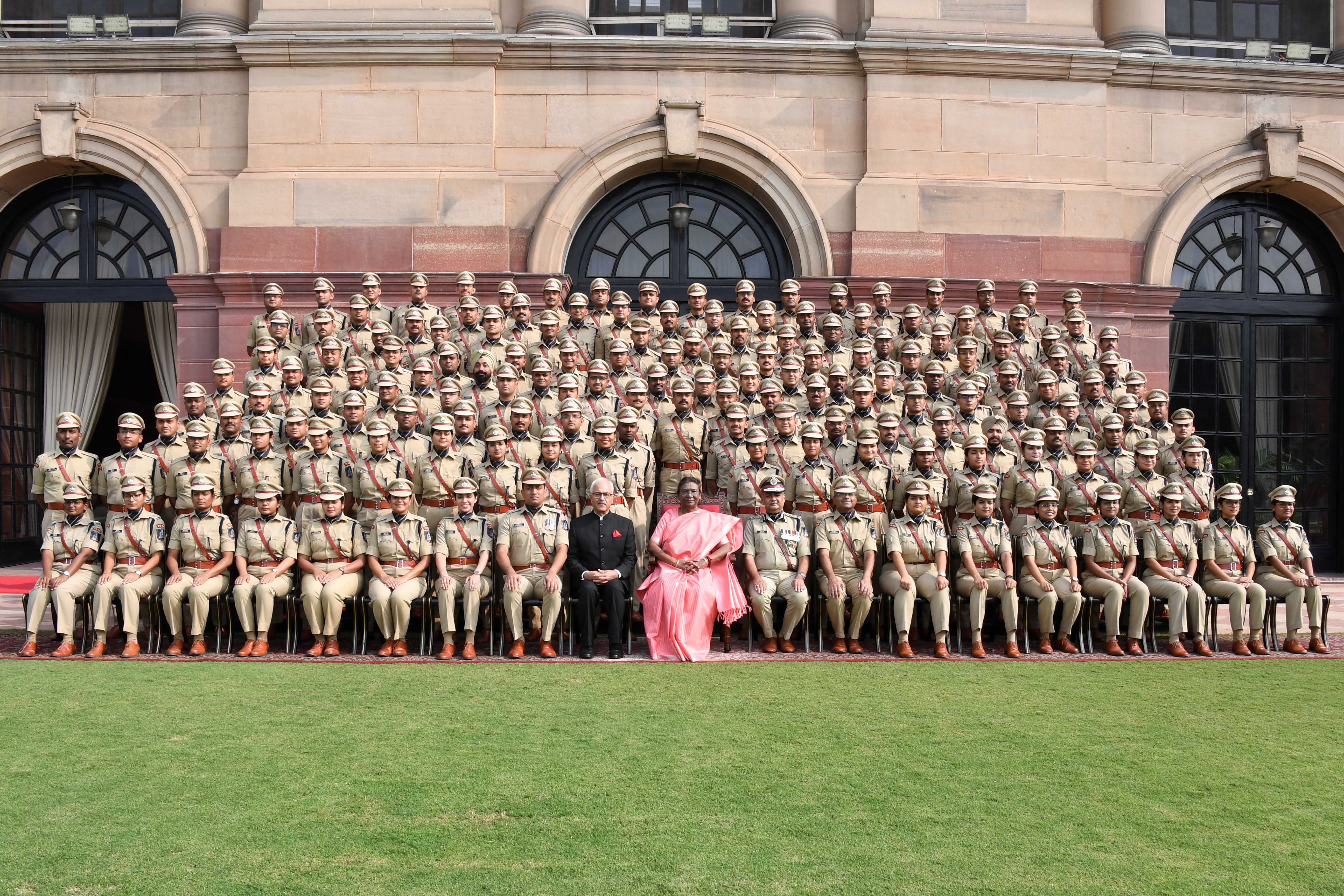 A group of Indian Police Service probationers of 75 RR (2022 batch) called on the President of India, Smt Droupadi Murmu at Rashtrapati Bhavan on November 18, 2023. 