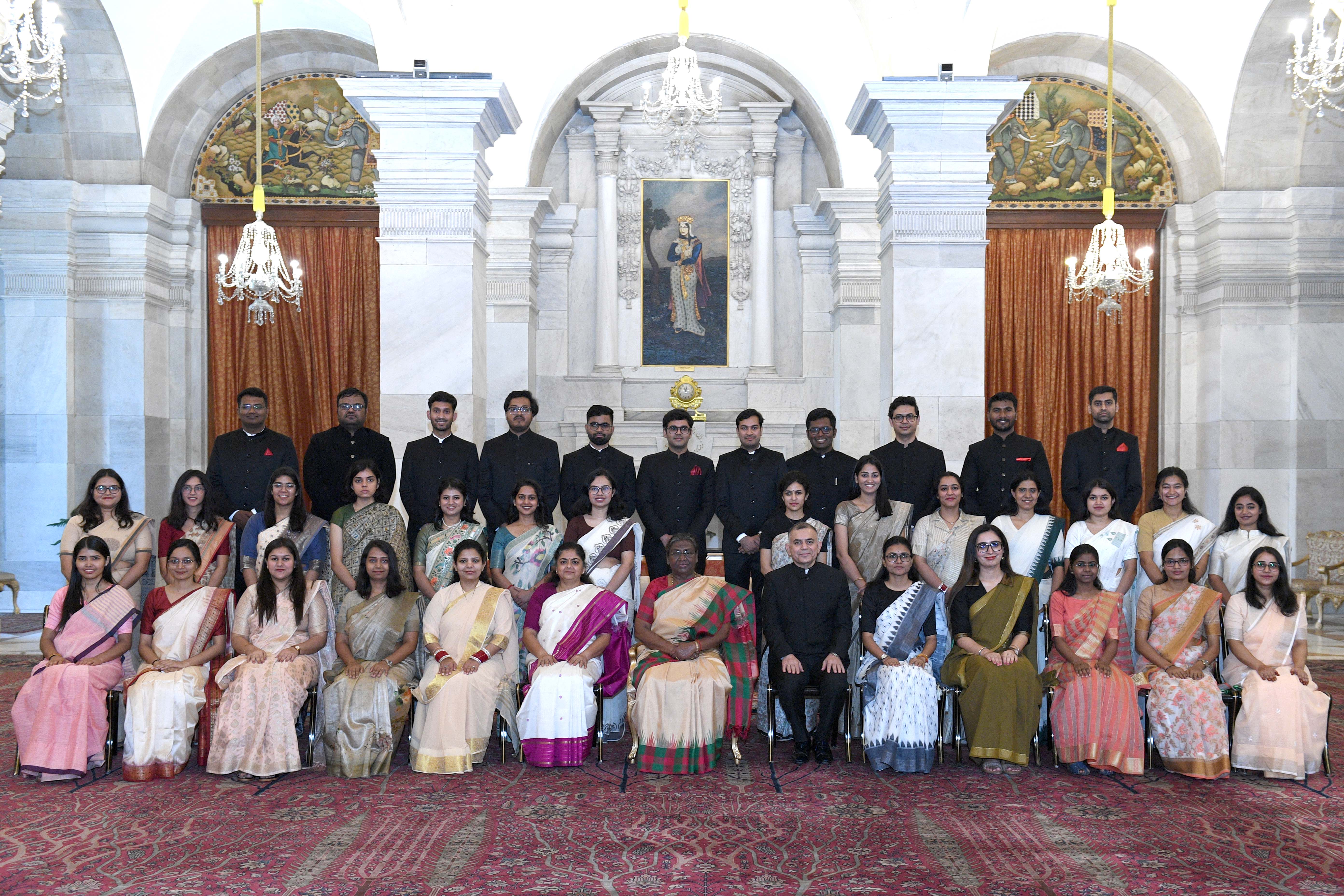 A group of Probationers of Indian Economic Service (2022 and 2023 batches) called on the President of India, Smt Droupadi Murmu at Rashtrapati Bhavan on April 16, 2024.